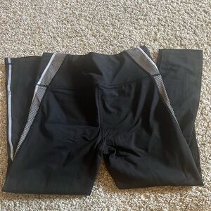 Victoria's Secret Capri Knock-out Leggings with White Mesh Trim